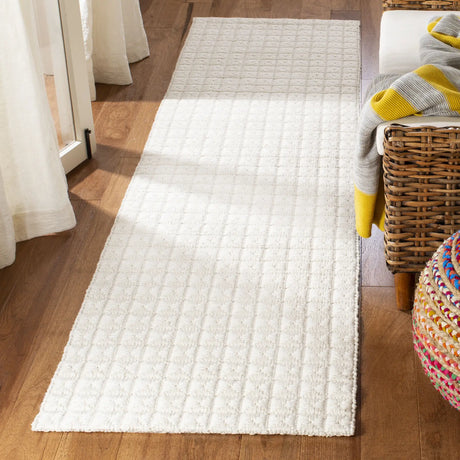 Safavieh Natura 2'-3" x 8'-0" Rug in Ivory