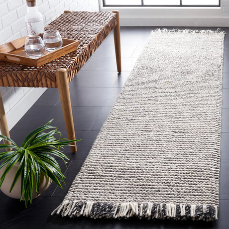 Safavieh Natura 2'-3" x 8'-0" Rug in Black / Ivory