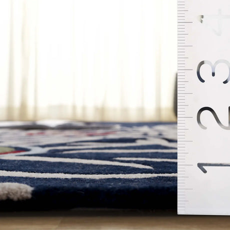 Safavieh Soho 6'-0" x 9'-0" Rug in Blue / Ivory