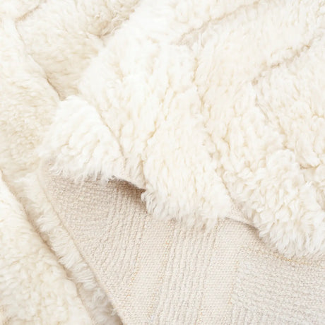 Safavieh Casablanca 4'-0" x 6'-0" Rug in Ivory