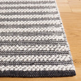 Safavieh Natura 4'-0" x 6'-0" Rug in Ivory / Black