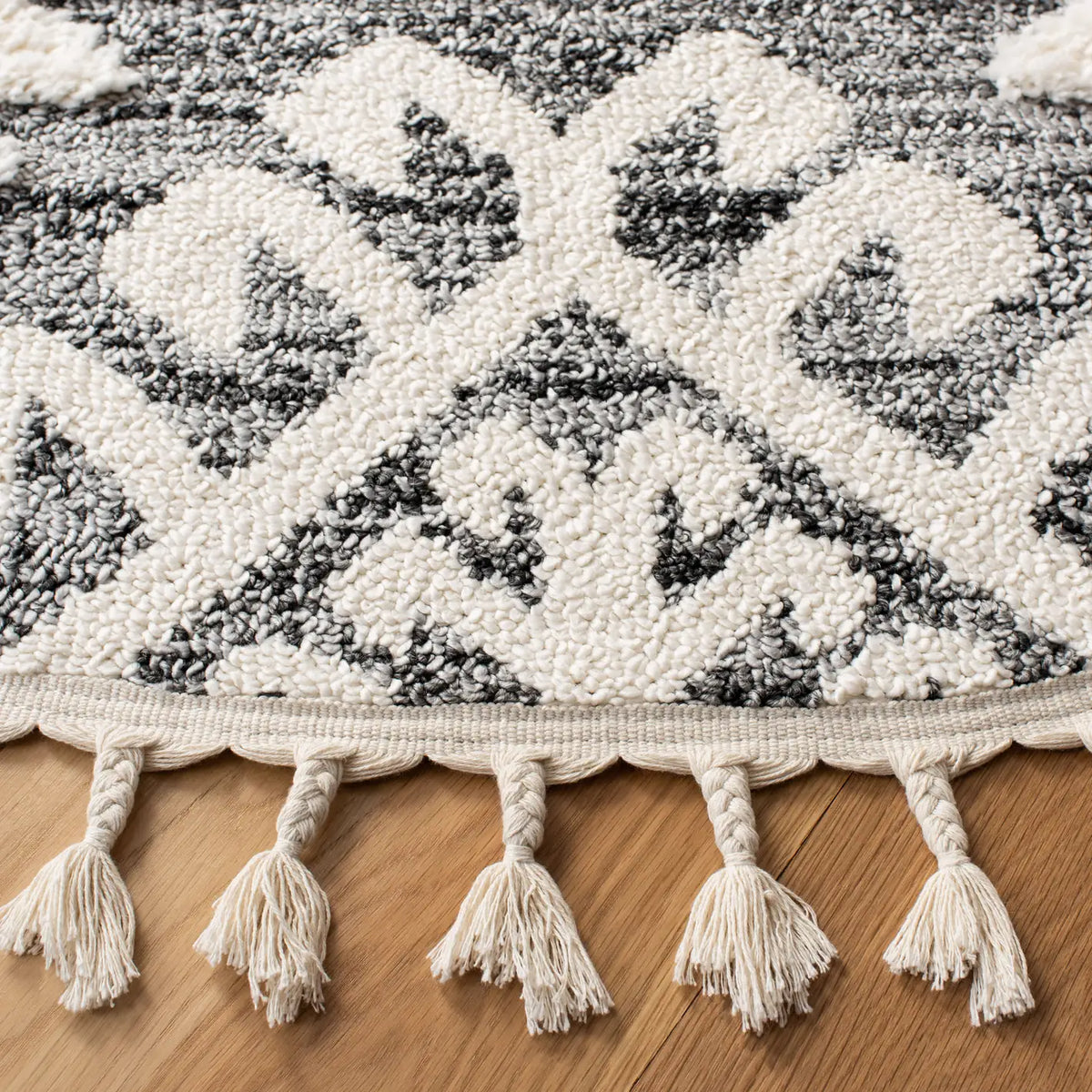 Safavieh Moroccan Tassel Shag 10'-0" x 10'-0" Rug in Ivory / Grey