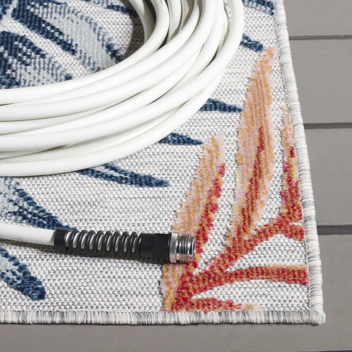 Safavieh Cabana 4'-0" x 6'-0" Rug in Grey / Rust