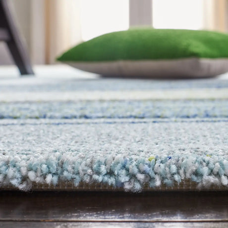 Safavieh Hollywood 4'-0" x 6'-0" Rug in Ivory / Blue Green