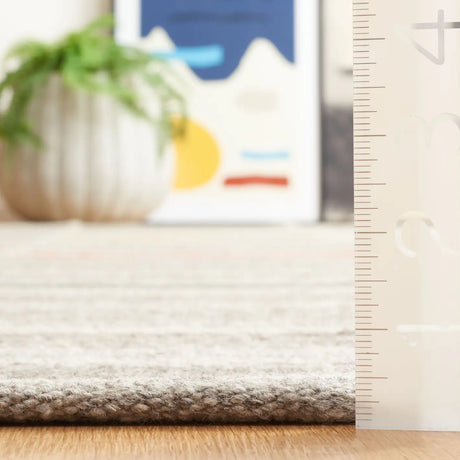 Safavieh Kilim 4'-0" x 6'-0" Rug in Ivory / Grey