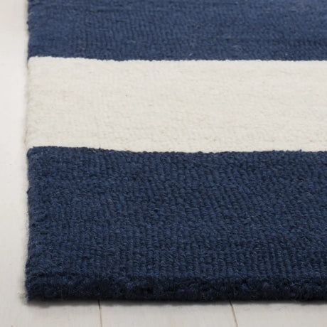 Safavieh Safavieh Kids 5'-0" x 7'-0" Rug in Navy / Ivory