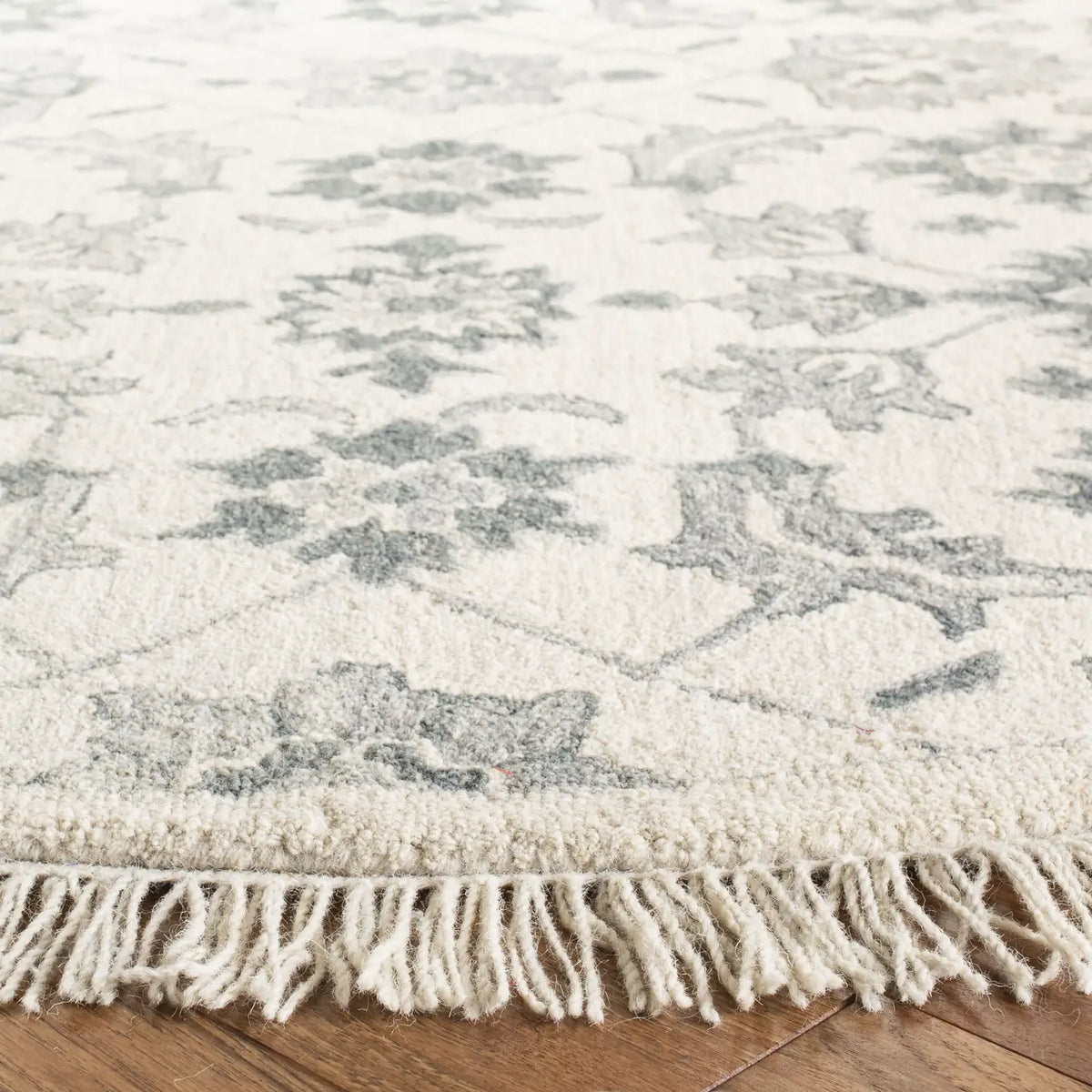 Safavieh Aspen 7'-0" x 7'-0" Rug in Green / Grey