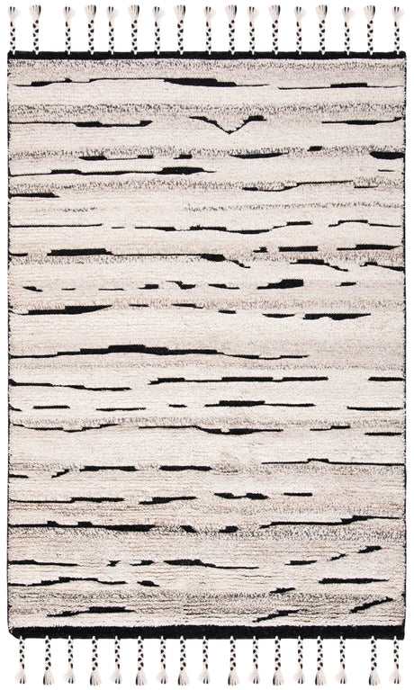 Safavieh Casablanca 4'-0" x 6'-0" Rug in Charcoal / Ivory