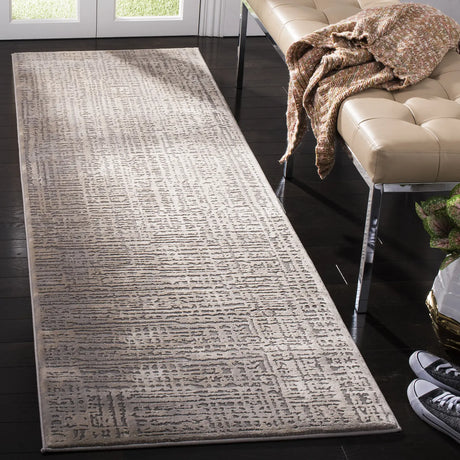 Safavieh Meadow 2'-7" x 8'-0" Rug in Ivory / Grey
