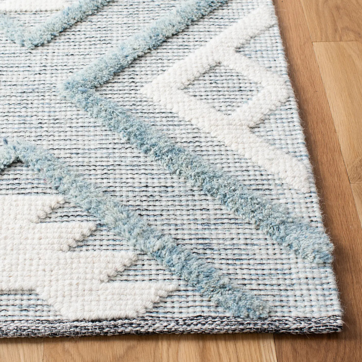 Safavieh Vermont 5'-0" x 8'-0" Rug in Blue / Ivory