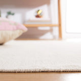 Safavieh Montauk 4'-0" x 6'-0" Rug in Beige / Blue