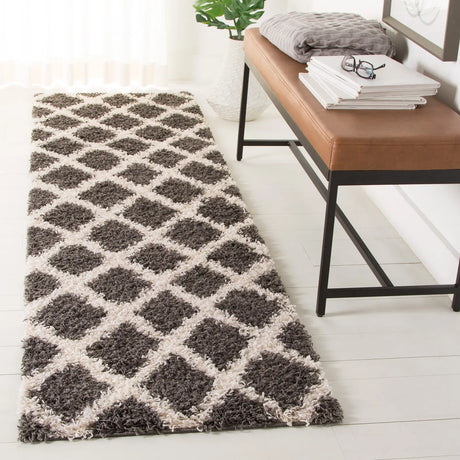 Safavieh Sgd-Dallas Shag 2'-3" x 8'-0" Rug in Dark Grey / Ivory