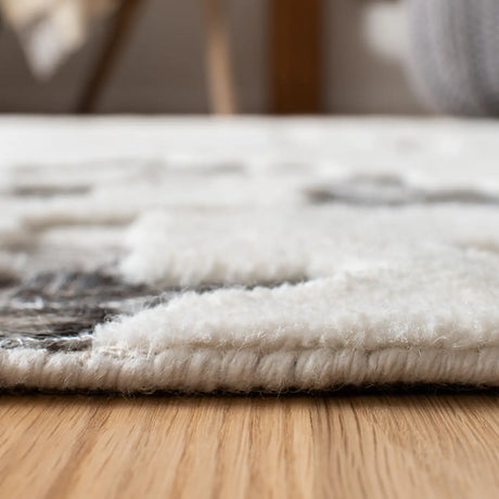 Safavieh Manhattan 5'-0" x 8'-0" Rug in Ivory