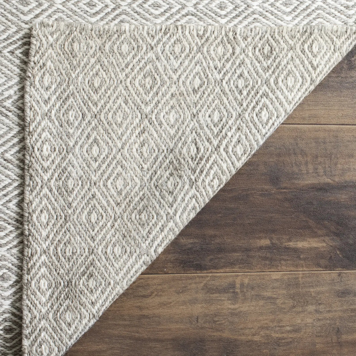 Safavieh Kilim 5'-0" x 8'-0" Rug in Ivory / Graphite
