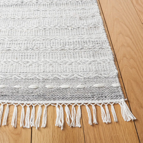 Safavieh Striped Kilim 4'-0" x 6'-0" Rug in Grey / Ivory