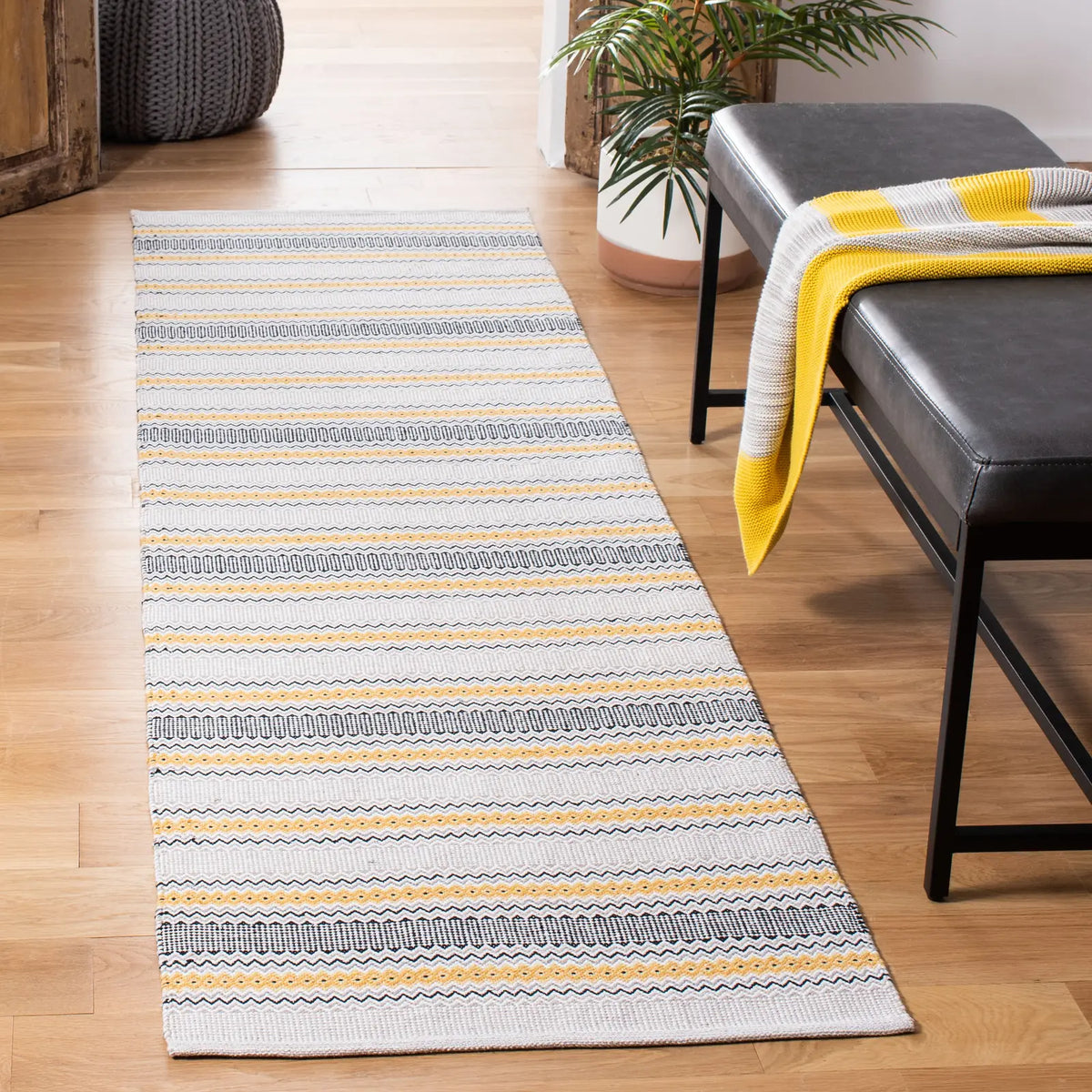Safavieh Montauk 2'-3" x 8'-0" Rug in Gold / Beige