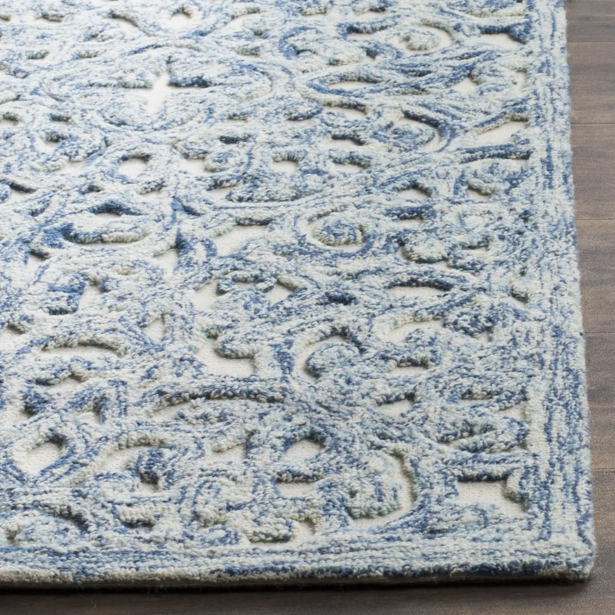 Safavieh Trace 4'-0" x 6'-0" Rug in Blue / Ivory