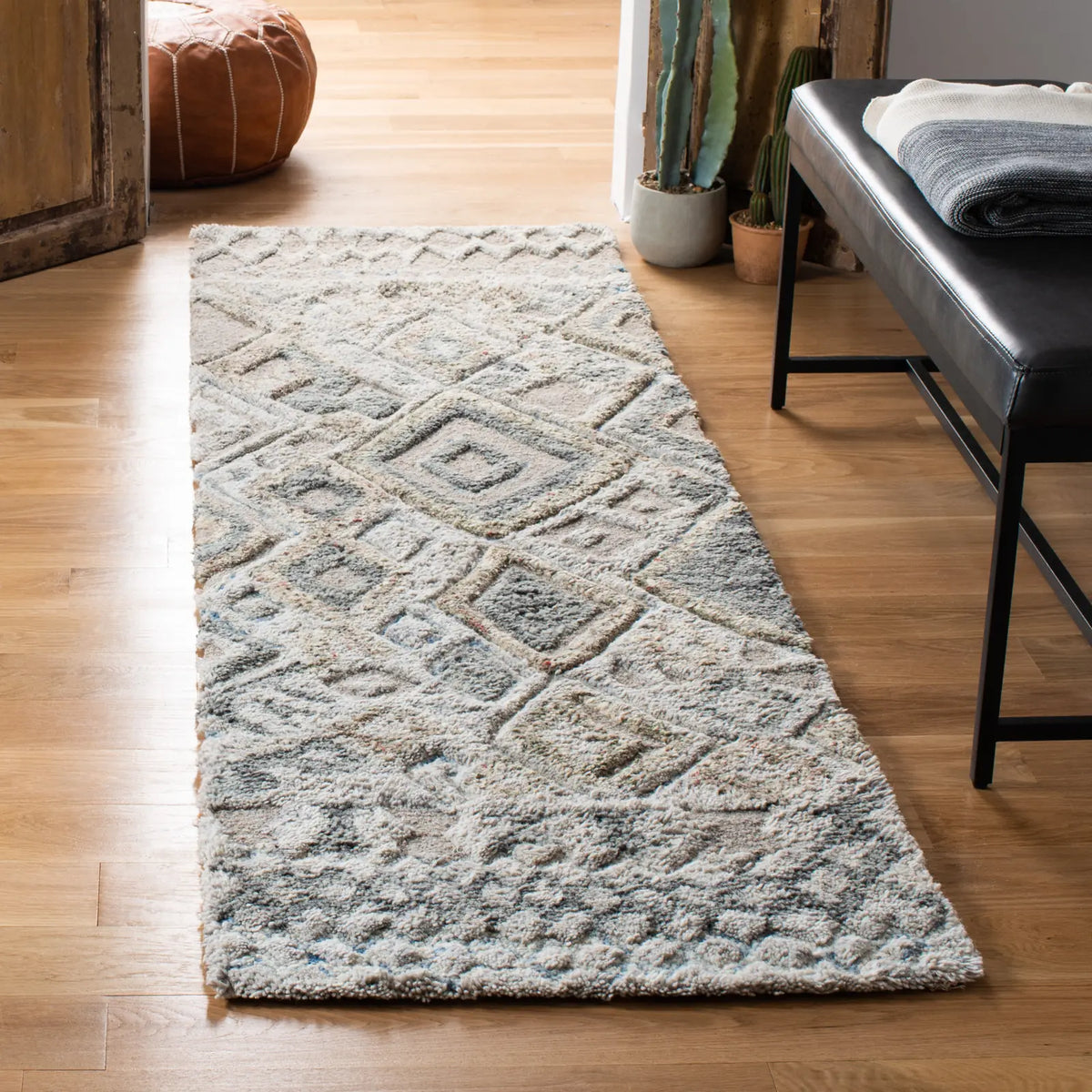 Safavieh Casablanca Shag 2'-3" x 8'-0" Rug in Grey / Olive
