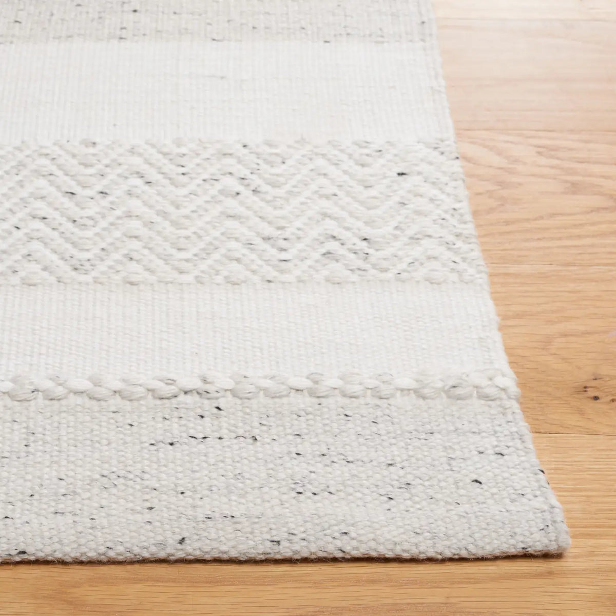 Safavieh Kilim 4'-0" x 6'-0" Rug in Ivory / Grey