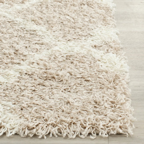 Safavieh Sgd-Dallas Shag 2'-3" x 10'-0" Rug in Beige / Ivory