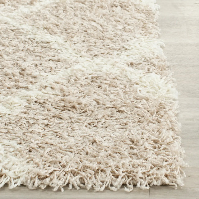 Safavieh Sgd-Dallas Shag 2'-3" x 10'-0" Rug in Beige / Ivory