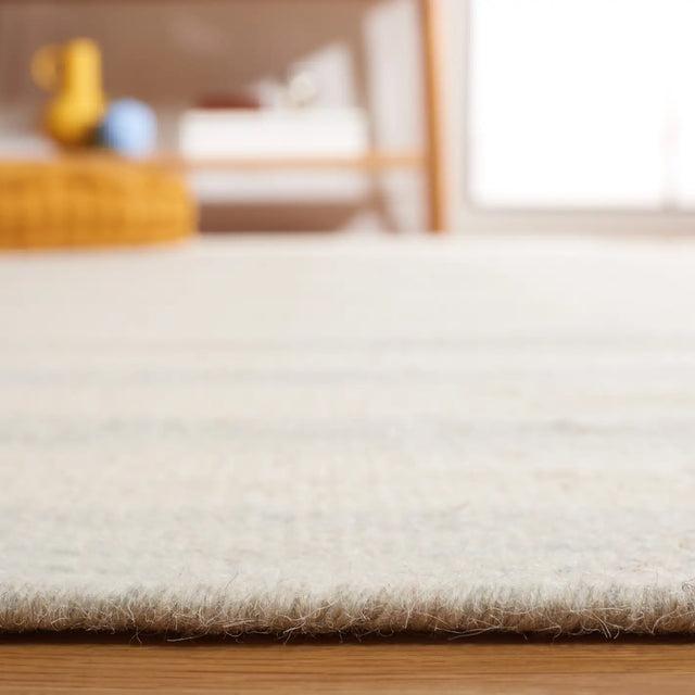 Safavieh Dhurries 4'-0" x 6'-0" Rug in Light Blue / Ivory