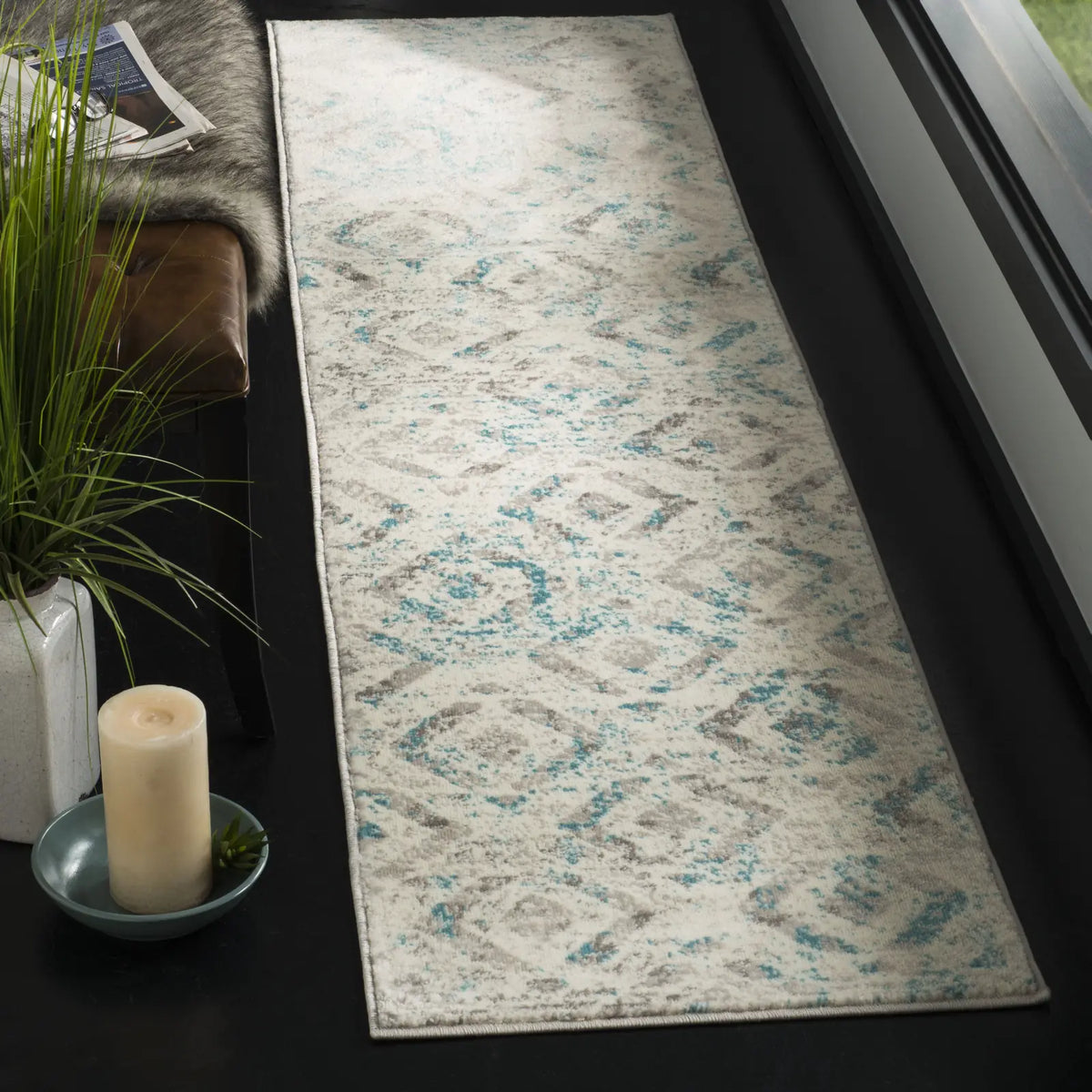 Safavieh Skyler 2'-0" x 10'-0" Rug in Ivory / Blue