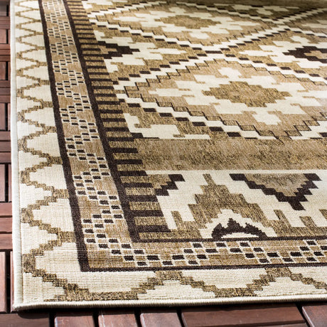 Safavieh Veranda 4'-0" x 5'-7" Rug in Creme / Brown