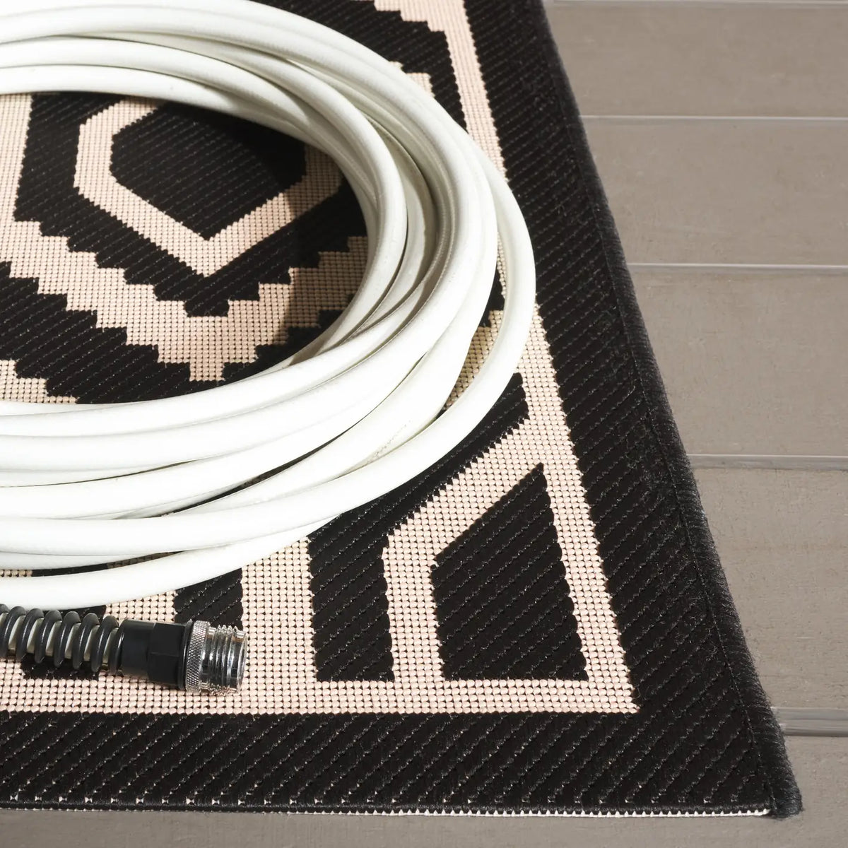 Safavieh Courtyard 5'-3" x 7'-7" Rug in Black / Beige