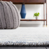 Safavieh Mirage 4'-0" x 6'-0" Rug in Ivory / Blue