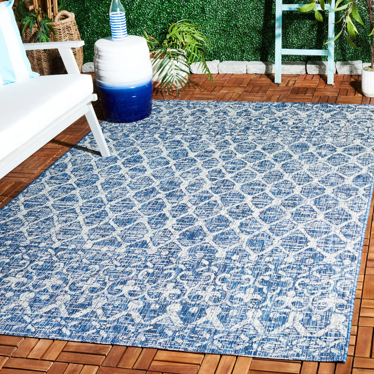 Safavieh Courtyard 5'-3" x 7'-7" Rug in Navy / Grey