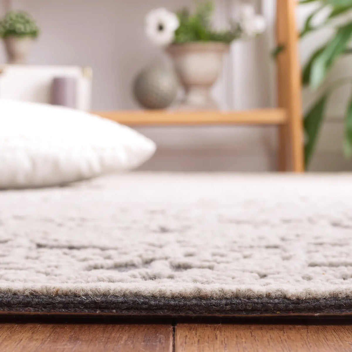Safavieh Trace 4'-0" x 6'-0" Rug in Dark Grey / Light Grey