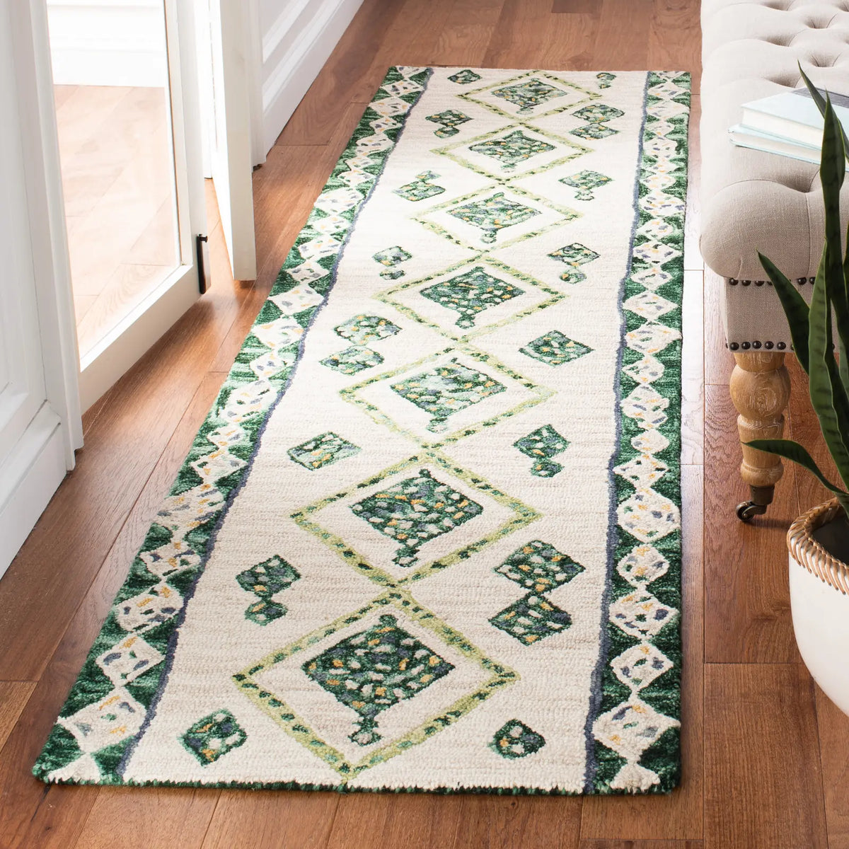 Safavieh Aspen 2'-3" x 9'-0" Rug in Green / Ivory