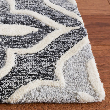 Safavieh Metro 4'-0" x 6'-0" Rug in Black / Ivory