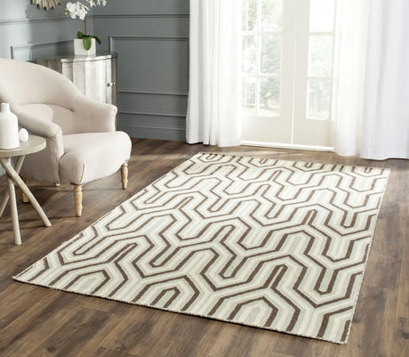 Safavieh Dhurries 4'-0" x 6'-0" Rug in Grey / Multi