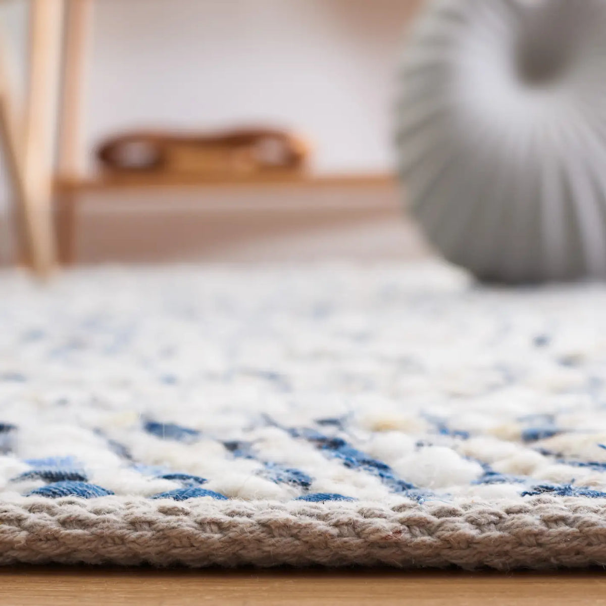 Safavieh Natura 4'-0" x 6'-0" Rug in Blue / Ivory