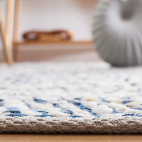 Safavieh Natura 4'-0" x 6'-0" Rug in Blue / Ivory