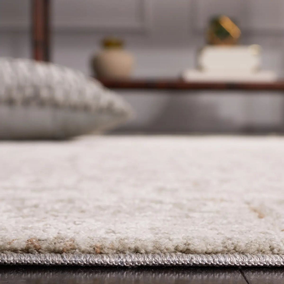 Safavieh Willow 4'-0" x 6'-0" Rug in Ivory / Sage