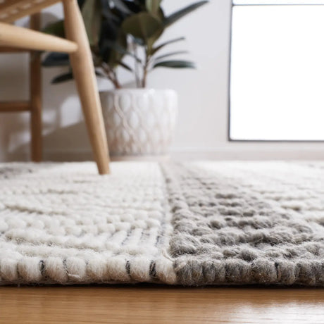 Safavieh Natura 4'-0" x 6'-0" Rug in Ivory / Charcoal