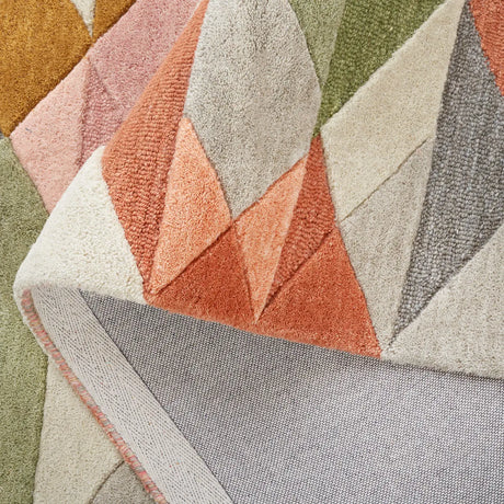Safavieh Rodeo Drive 4'-0" x 6'-0" Rug in Grey / Blush