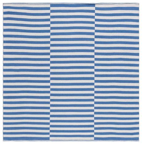 Safavieh Montauk 6'-0" x 6'-0" Rug in Ivory / Blue