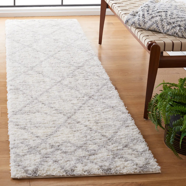 Safavieh Berber Shag 2'-3" x 8'-0" Rug in Grey / Ivory