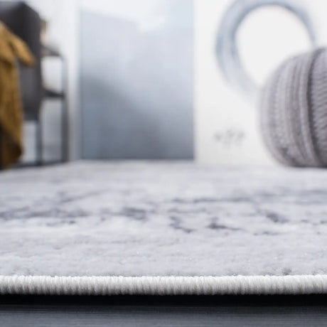 Safavieh Amelia 700 4'-0" x 6'-0" Rug in Grey / Ivory