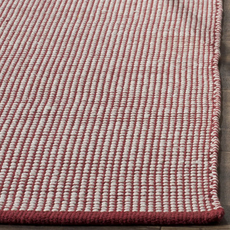 Safavieh Montauk 5'-0" x 8'-0" Rug in Ivory / Red