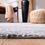 Safavieh Roslyn 4'-0" x 6'-0" Rug in Grey