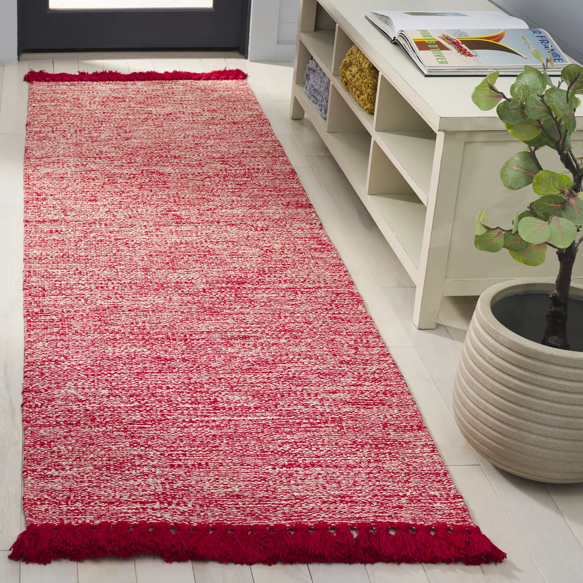 Safavieh Montauk 2'-3" x 7'-0" Rug in Red