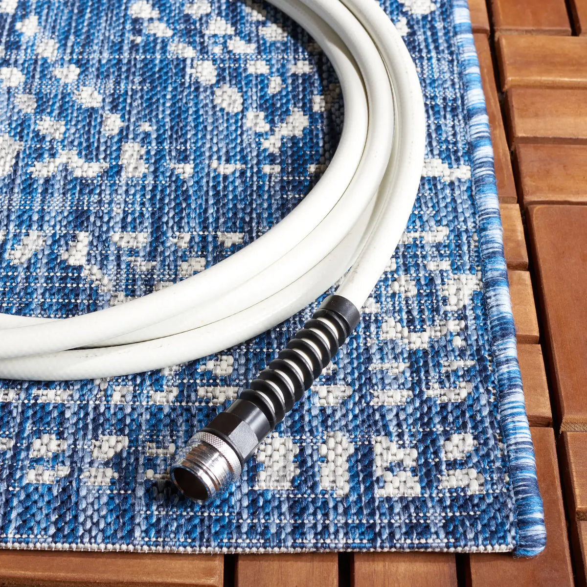 Safavieh Courtyard 5'-3" x 7'-7" Rug in Navy / Grey
