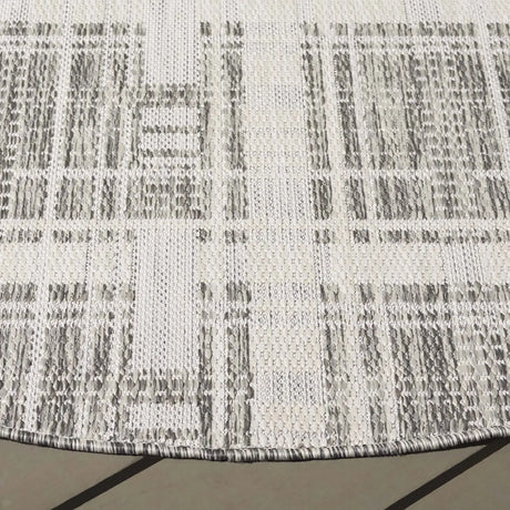 Safavieh Beach House 6'-7" x 6'-7" Rug in Grey / Ivory