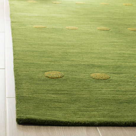 Safavieh Himalaya 4'-0" x 6'-0" Rug in Green