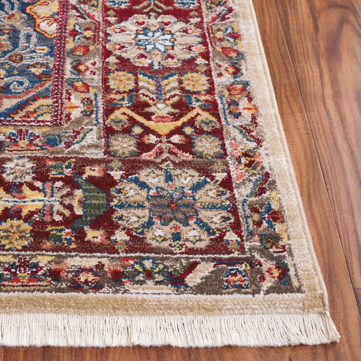 Safavieh Kashan 4'-0" x 6'-0" Rug in Ivory / Red